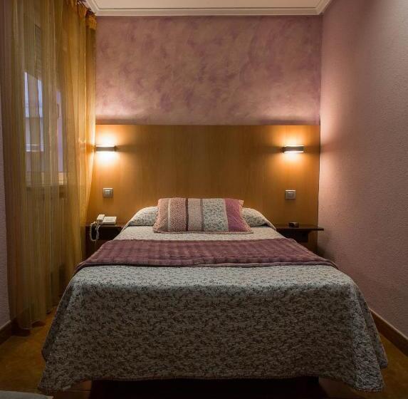 اتاق استاندارد یک نفره, Hostal Goya Suites
