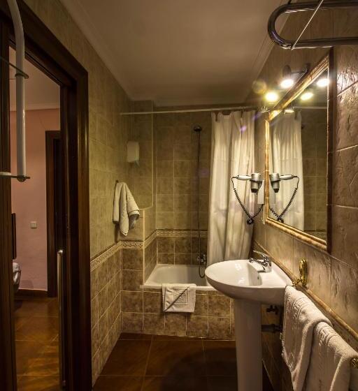 اتاق استاندارد سه نفره, Hostal Goya Suites
