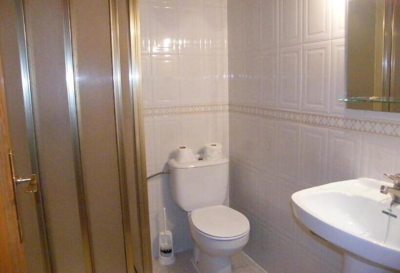스탠다드 트리플 룸, Hostal Dulcinea