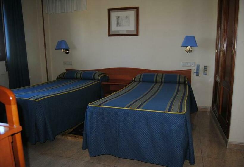 Номер Стандарт Трехместный, Hostal El Mirador