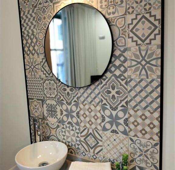 اتاق استاندارد با سرویس بهداشتی مشترک, Roquefer Bilbao Central Rooms