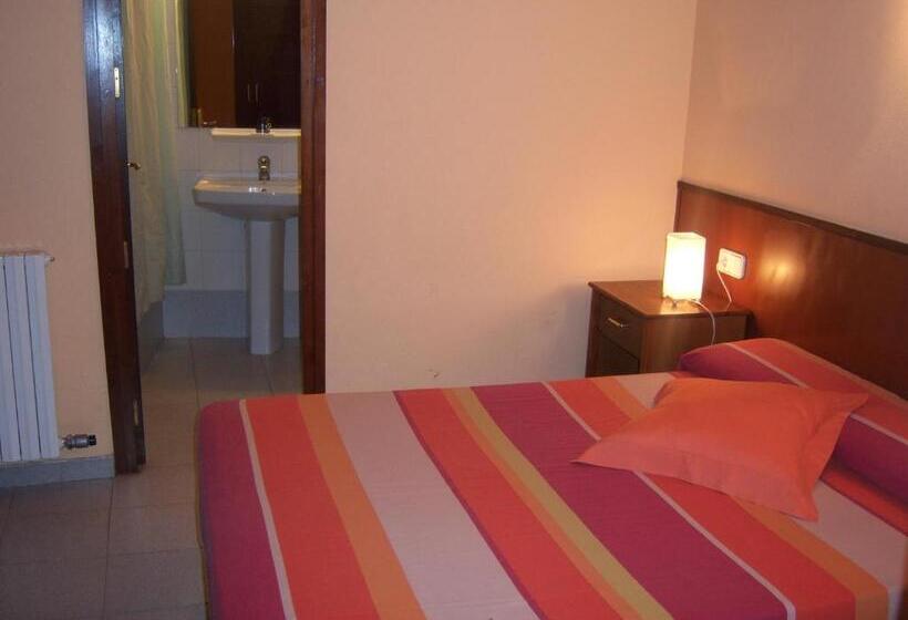 Четырехместный Номер Стандарт, Hostal Les Collades