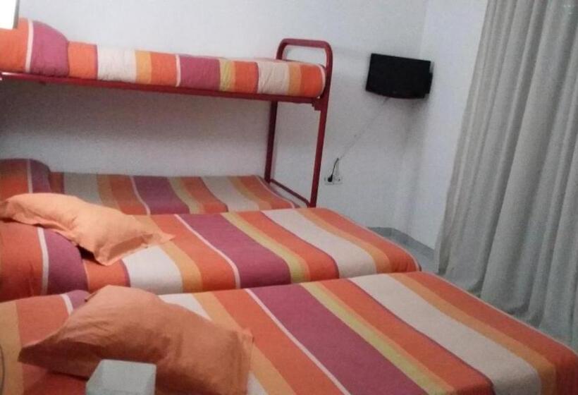 Четырехместный Номер Стандарт, Hostal Les Collades