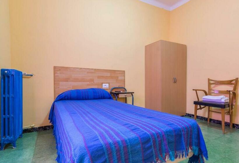 Номер Стандарт Индивидуальный Совместная Ванная, Hostal Urgell