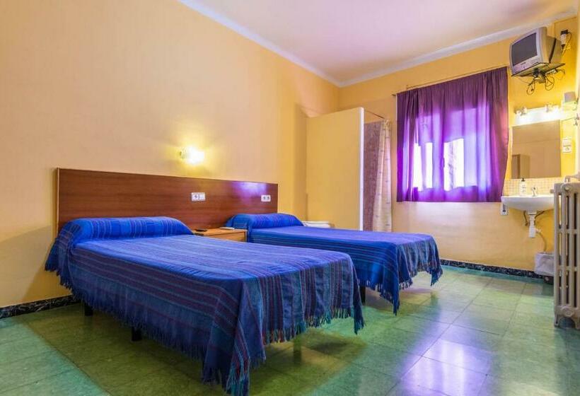 Номер Стандарт Совместная Ванная, Hostal Urgell