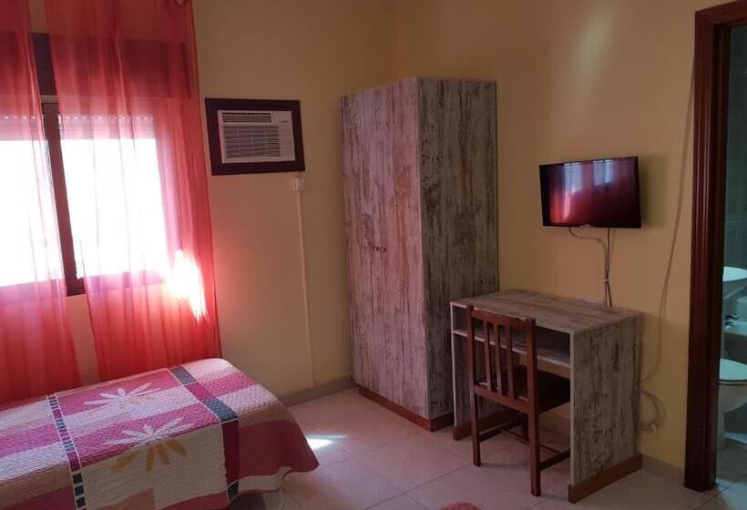 ベーシックトリプルルーム, Hostal Virgen Del Rocío