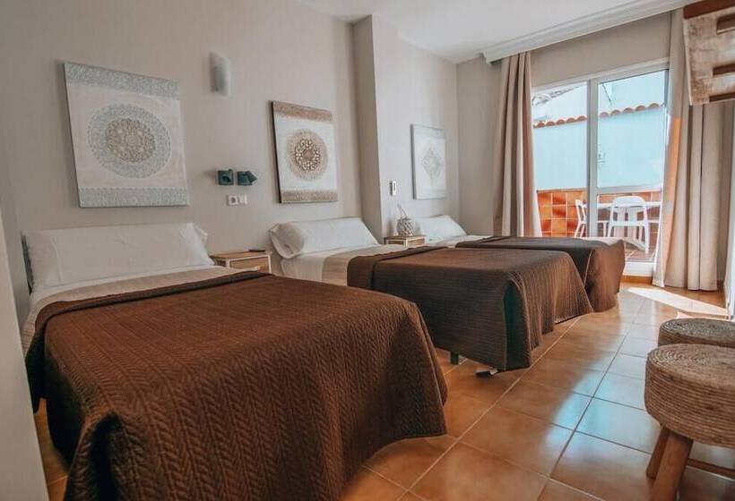 Номер Стандарт Трехместный, Hostal Cuevas