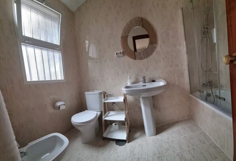 Номер Стандарт Трехместный, Hostal Cuevas
