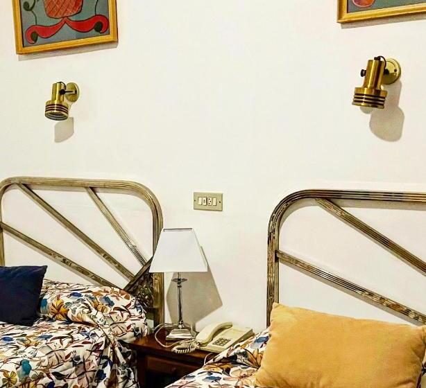 Номер Стандарт, Hostal Pirineos