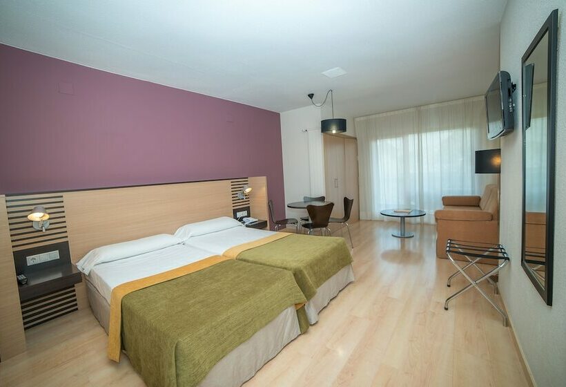 اتاق خانوادگی, Oroel Hotel & Spa