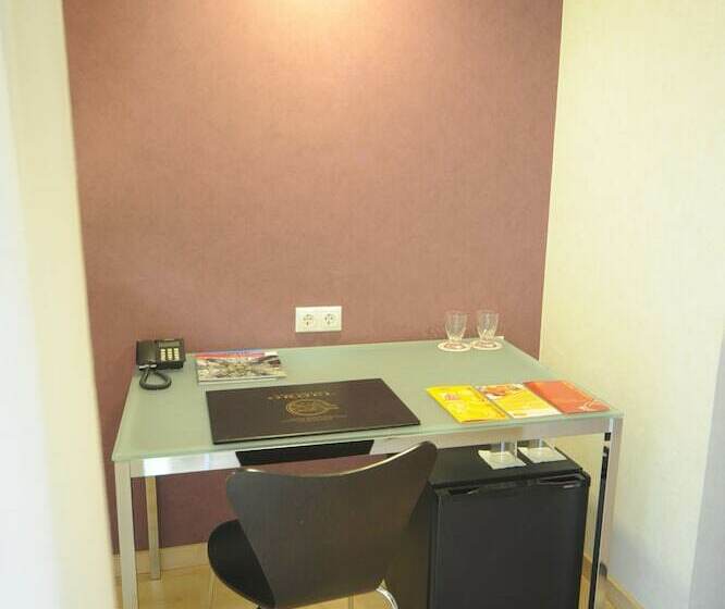 اتاق استاندارد یک نفره, Oroel Hotel & Spa