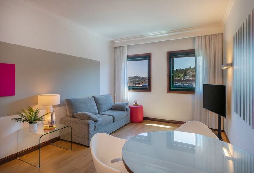סוויטת ג'וניור, Santiago Plaza Affiliated By Meliá