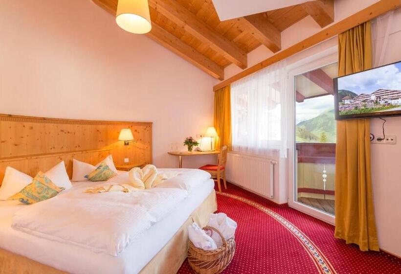 バルコニー付きデラックスルーム, Familotel Kaiserhof   Families Only