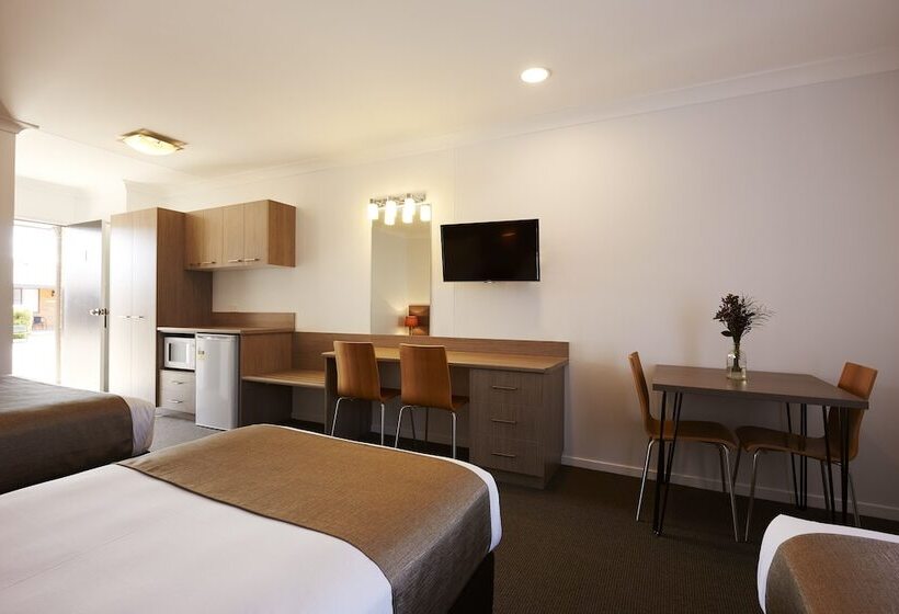 Семейный Номер, Adelong Motel