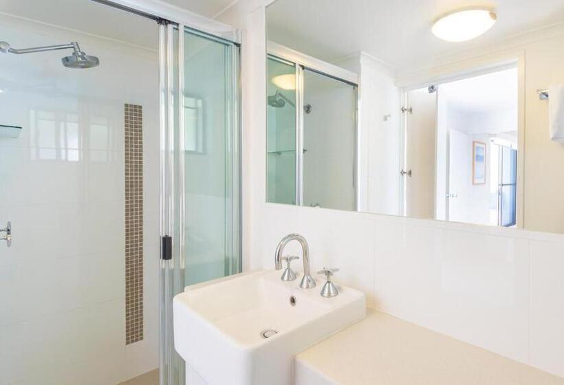 Superior 2-bedroom flat with a view, Munna Beach Apartments