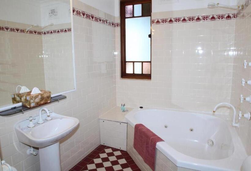 Люкс 2 Спальни, Three Explorers Motel