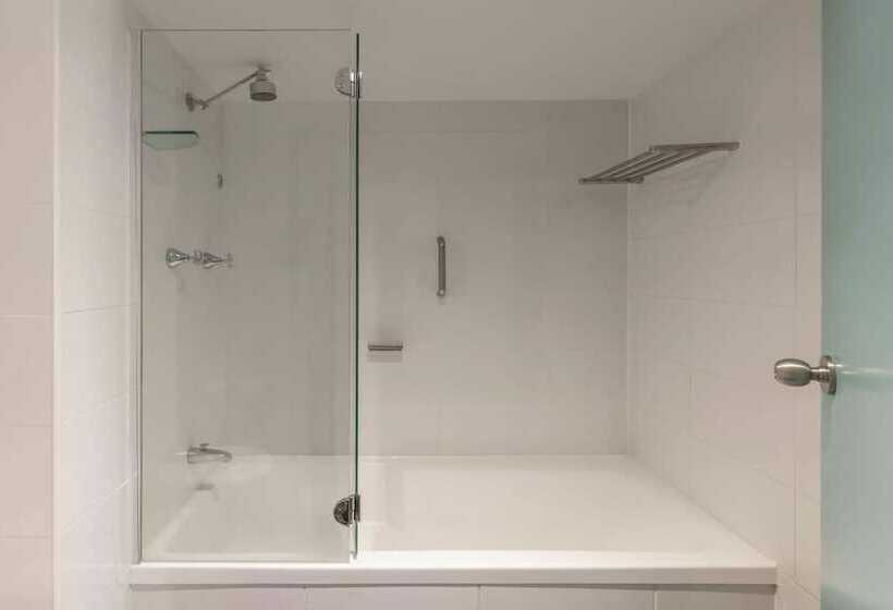 استودیوی لوکس, Vibe Hotel Gold Coast