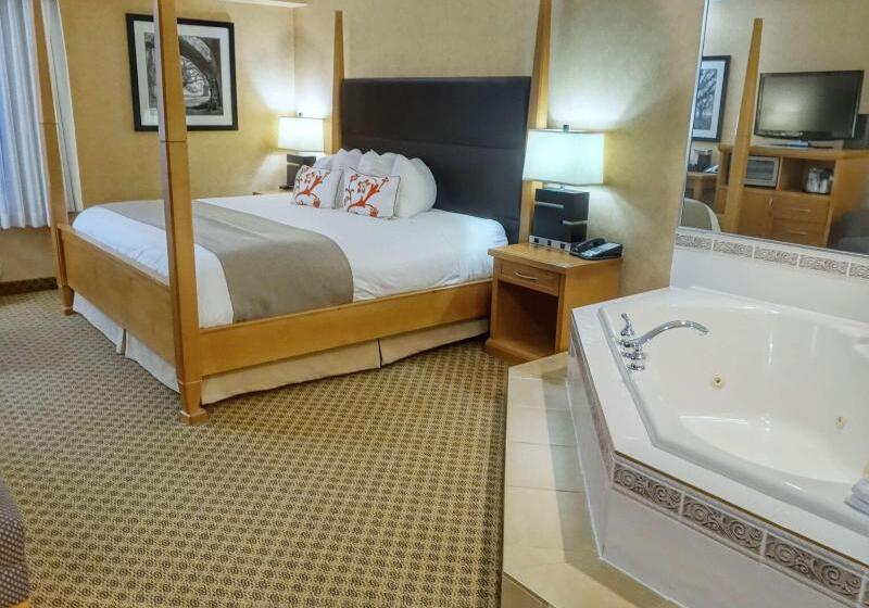 带大床的套房, Best Western Plus Regency Inn And Conference Centre