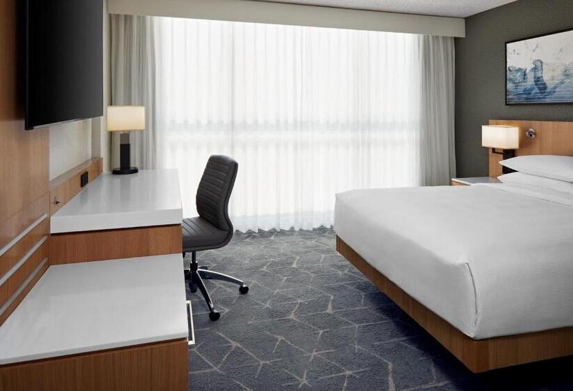 Номер Премиум, Delta Hotels Calgary Airport In Terminal
