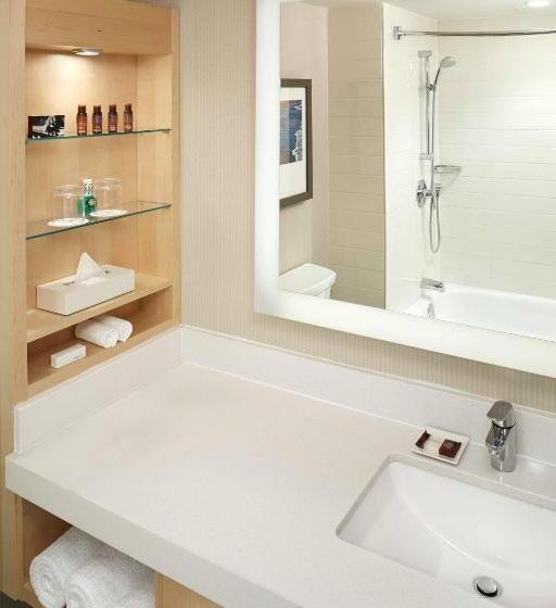 クイーンサイズベッドのスタンダードルーム, Delta Hotels By Marriott Prince Edward