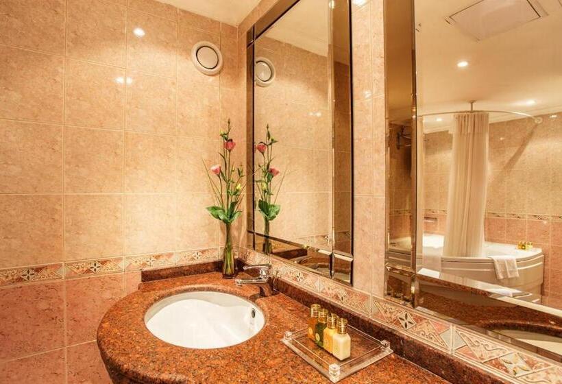 Люкс, Ramada By Wyndham Sofia City Center