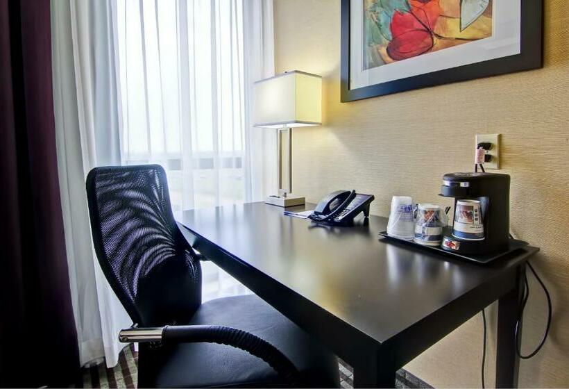 سوئیت با تخت بزرگ, Best Western Plus Toronto North York Hotel & Suites