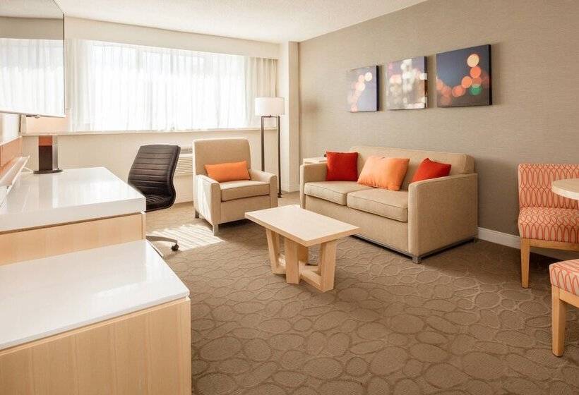 Полулюкс, Delta Hotels By Marriott Beausejour