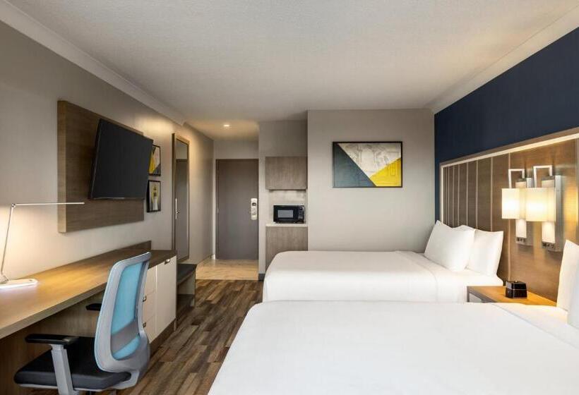 クイーンサイズベッドのスタンダードルーム, Crowne Plaza Saint John Harbour View, An Ihg
