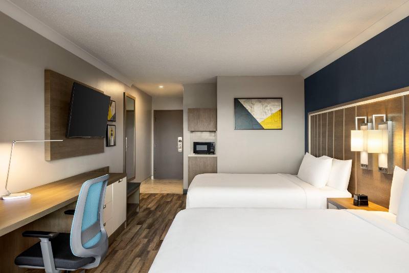 クイーンサイズベッドのスタンダードルーム, Crowne Plaza Saint John Harbour View, An Ihg