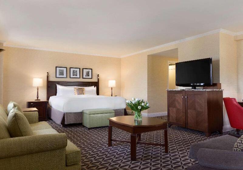 带大床的豪华间, Fairmont Le Manoir Richelieu