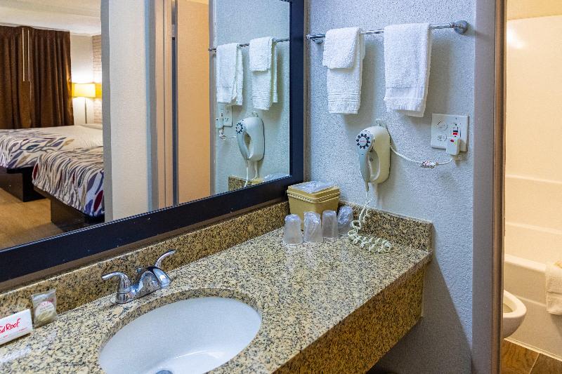 Suit Deluxe, Jin Jiang