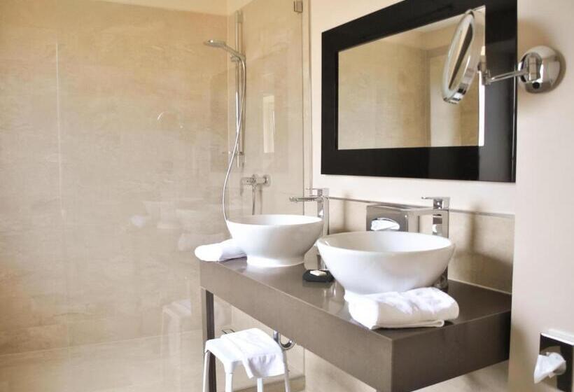 سوییت با چشم‌انداز دریا, Strandhotel Miramar