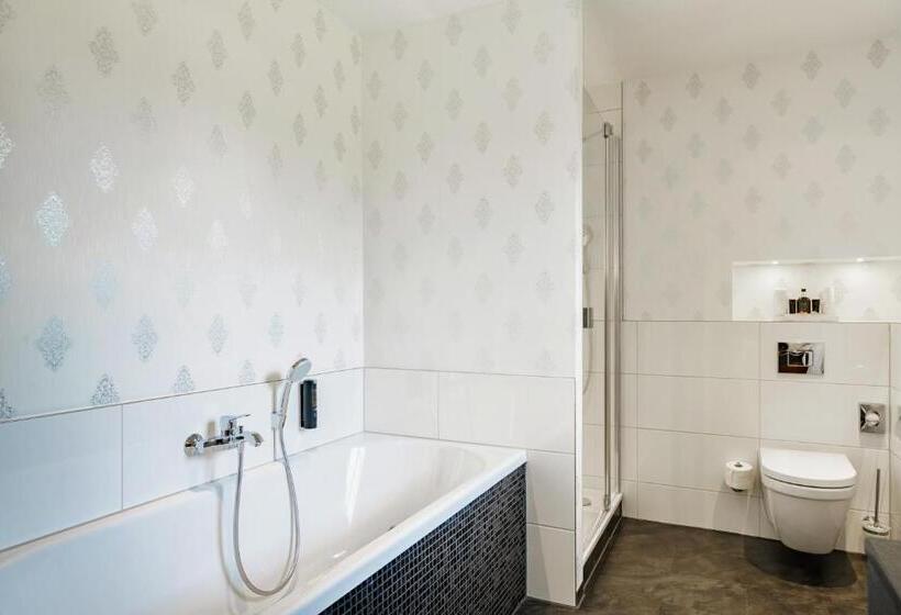 Полулюкс, Schlosshotel Weyberhöfe