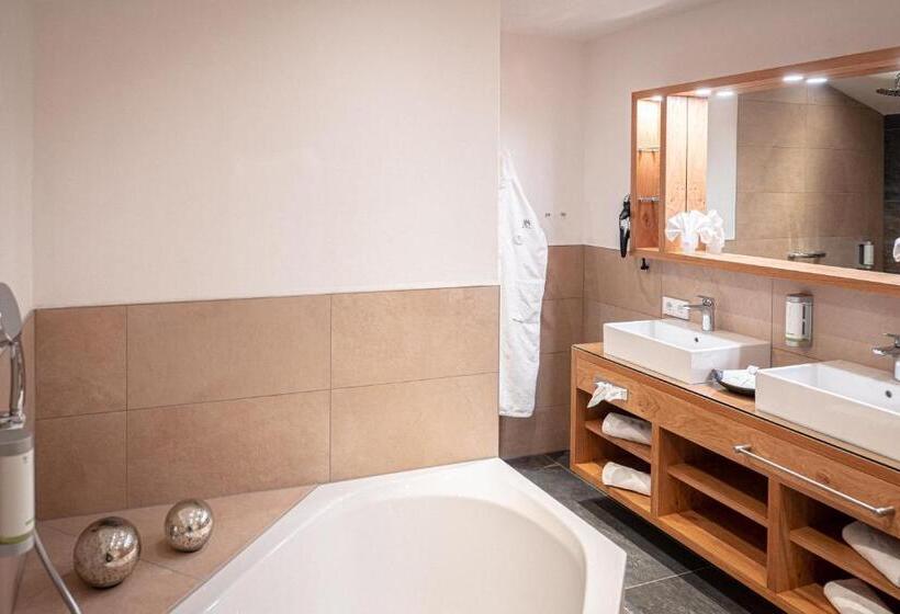 Люкс с Балконом, Parkhotel Burgmühle