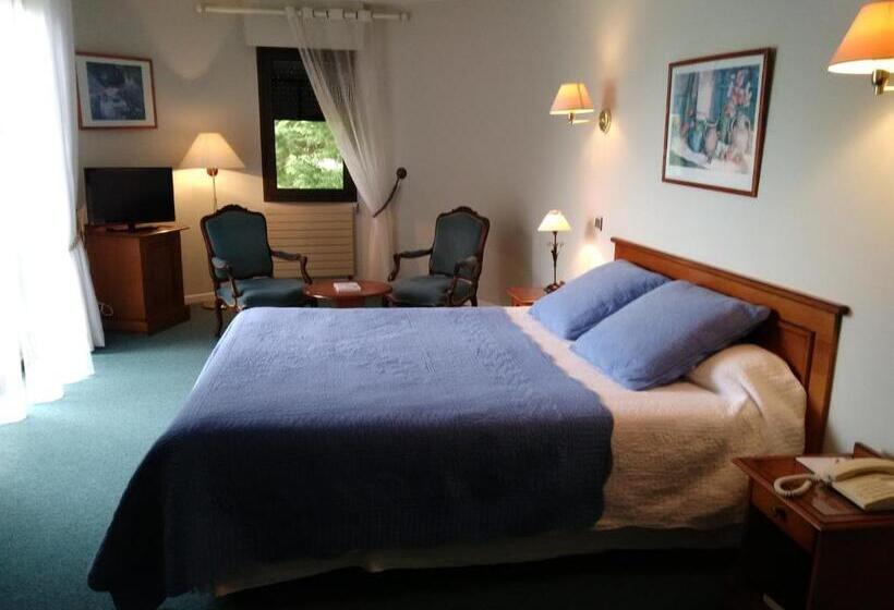 Полулюкс, Auberge Des Pins   Teritoria