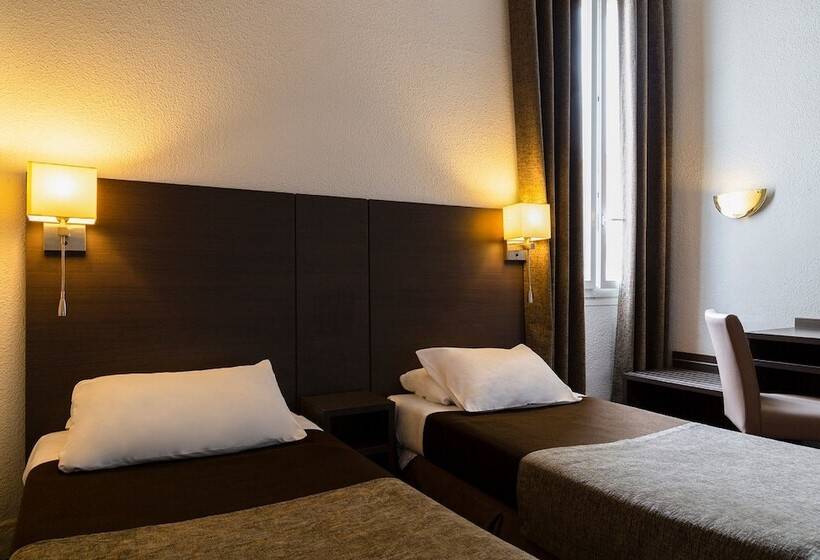 Номер Стандарт Трехместный, The Originals City, Hôtel Astoria Vatican, Lourdes