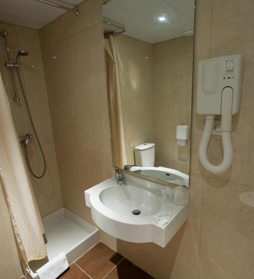 Номер Стандарт, The Originals City, Hôtel Astoria Vatican, Lourdes