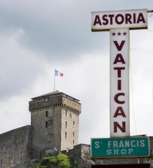 Номер Стандарт Трехместный, The Originals City, Hôtel Astoria Vatican, Lourdes