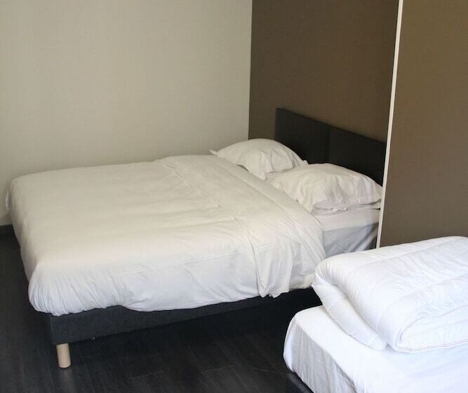 Номер Стандарт Трехместный, Hôtel De La Boëtie