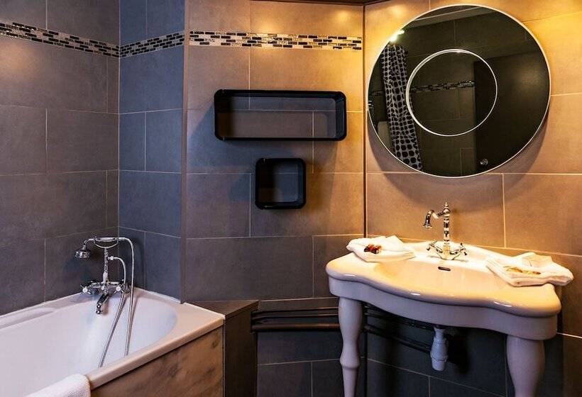 Полулюкс, Hôtel Restaurant Du Château De La Tour