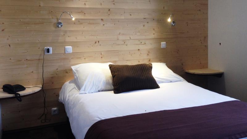 Трехместный Номер Комфорт, Logis Les Charmilles Chalonsursaone Sud
