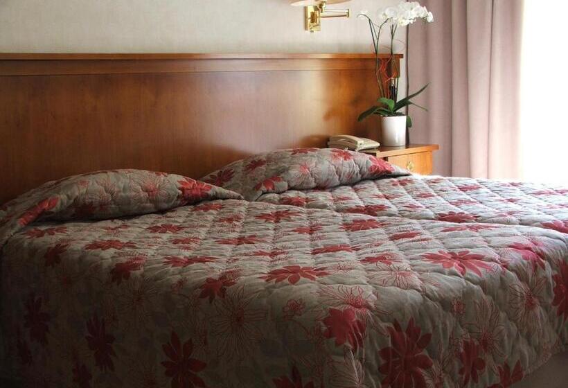 غرفة كمفورت مع بلكونة, Diana