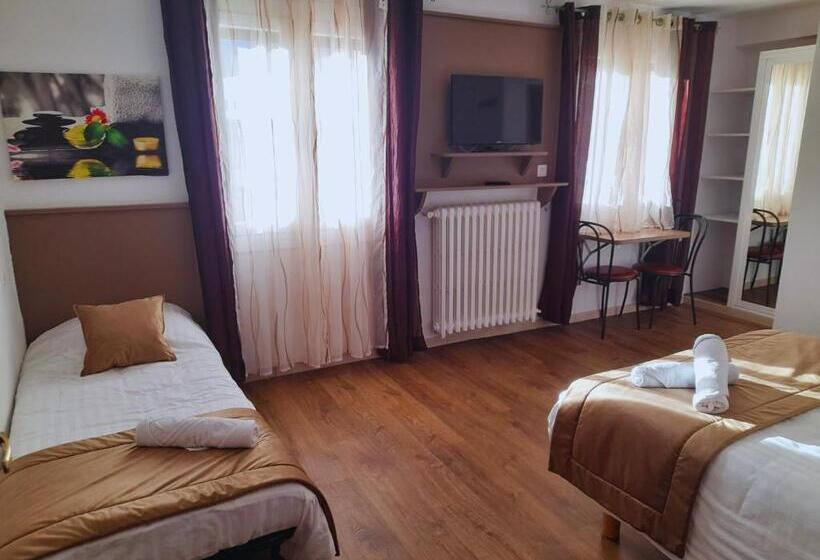 Номер Стандарт Трехместный, Le Catalan   Hôtel Et Appartements