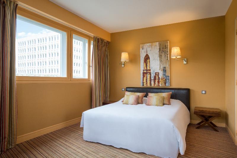 Четырехместный Номер Стандарт, The Originals City, Hôtel Napoléon, La Rochesuryon
