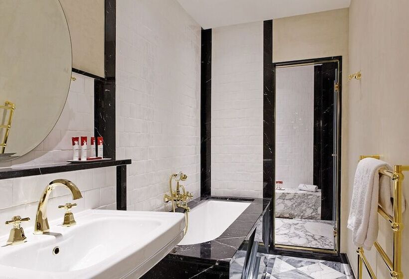 سوییت جونیور لوکس, Relais Christine