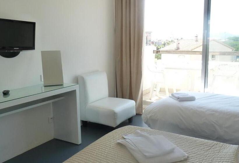 Четырехместный Номер Стандарт с Балконом, Sable Et Soleil   Port, Plage Et Spa