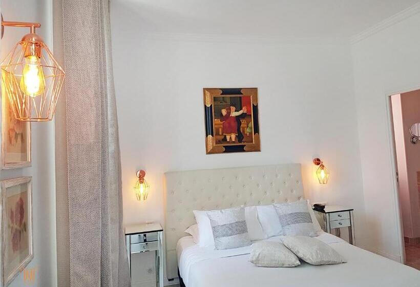 Номер Стандарт с Балконом, Hôtel La Villa Sainte Valérie Adults Only