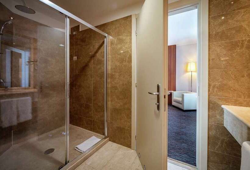 Номер Стандарт, 100 Queen S Gate Hotel London, Curio Collection By Hilton