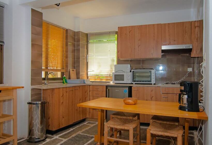 سوییت, Apollonia Hotel Apartments