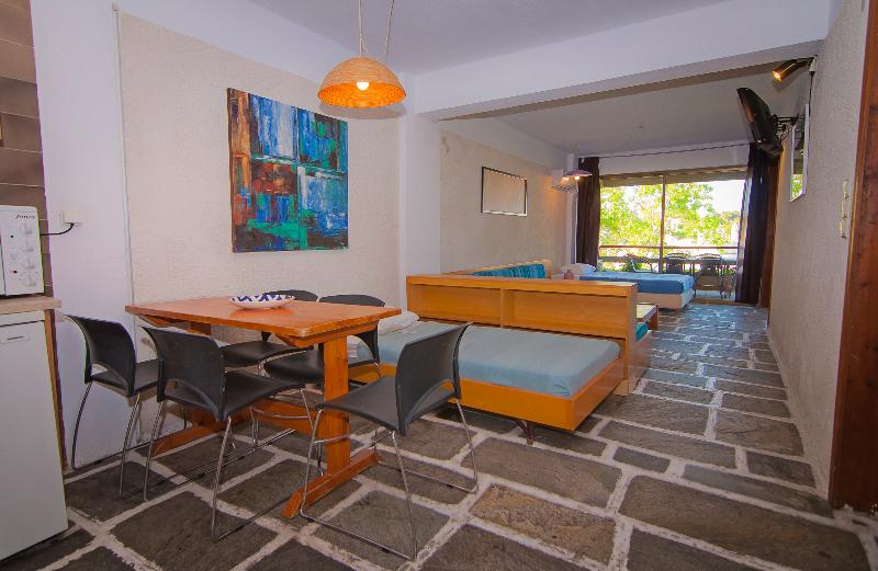 اتاق خانوادگی, Apollonia Hotel Apartments